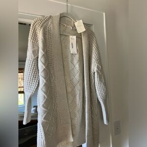 NWT Kinross sweater. Perfect for the holidays ! Silver white. Size women’s S